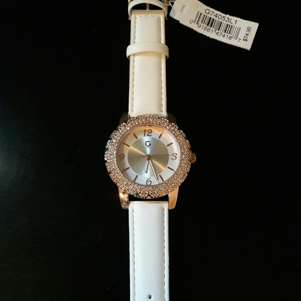 White and gold Guess watch super cute never worn